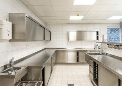 Küche-Arbeitsflächen-St-Michael-Unternehmengruppe-Dr-Mirski